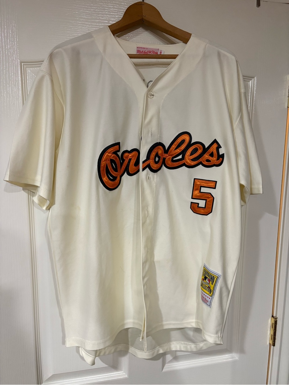 Vintage Mitchell & Ness Men’s Cream Orioles #5 B Robinson Jersey